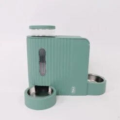 TIAKI PERFECT FIT Food And Water Dispenser Up To 1.3kg Dry Food & 3l Of Water -Zooplus Store 380698 tiaki futter und wasserspender perfect fit hs 01 1