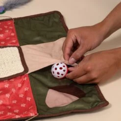 TIAKI Autumn Interactive Play Mat For Cats 1 Mat 15 TIAKI Autumn Interactive Play Mat For Cats 1 Mat -Zooplus Store 586399 tiaki cat autumn interactive mat fg 1893 0