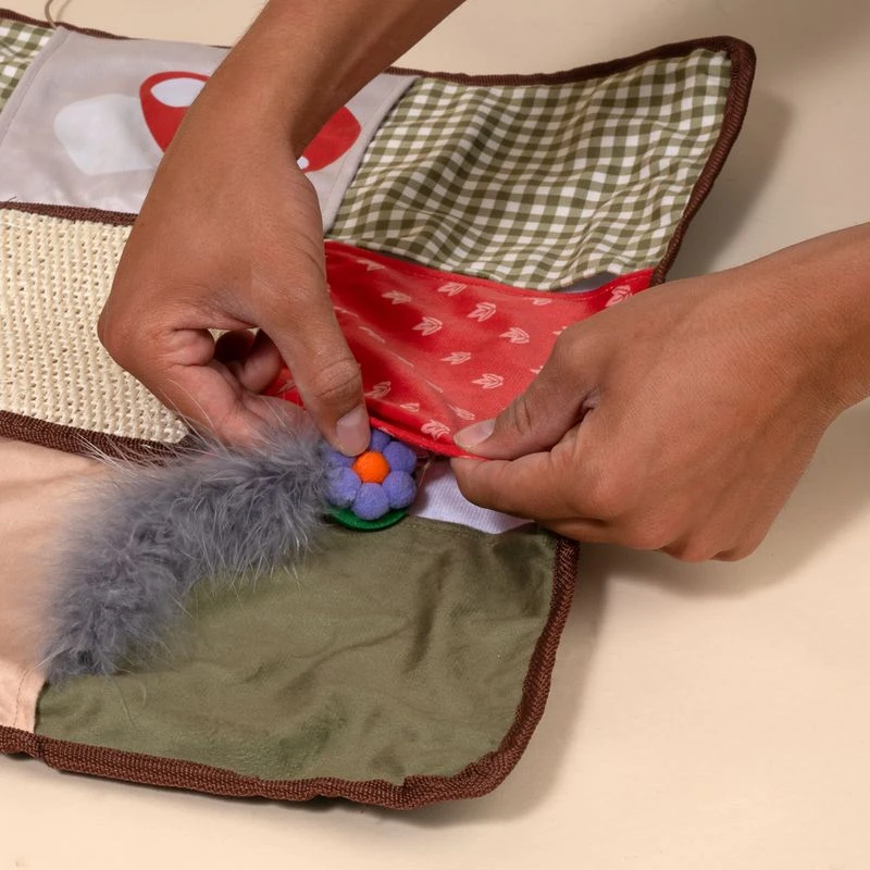 TIAKI Autumn Interactive Play Mat for Cats 1 Mat TIAKI Autumn Interactive Play Mat For Cats 1 Mat -Zooplus Store 586399 tiaki cat autumn interactive mat fg 1896 4