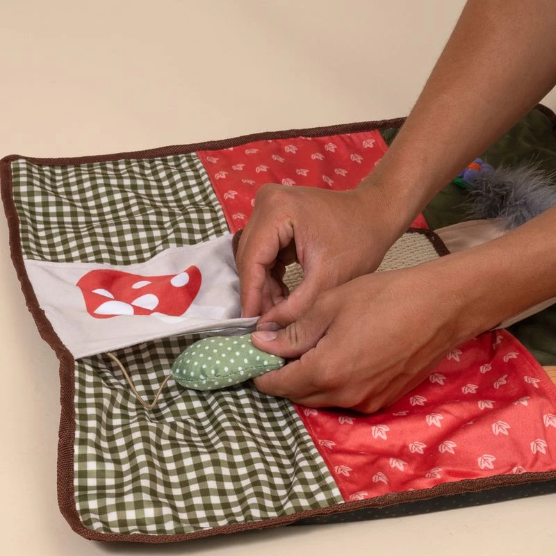 TIAKI Autumn Interactive Play Mat for Cats 1 Mat TIAKI Autumn Interactive Play Mat For Cats 1 Mat -Zooplus Store 586399 tiaki cat autumn interactive mat fg 1897 4