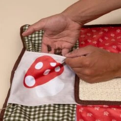 TIAKI Autumn Interactive Play Mat For Cats 1 Mat 8 TIAKI Autumn Interactive Play Mat For Cats 1 Mat -Zooplus Store 586399 tiaki cat autumn interactive mat fg 1900 6