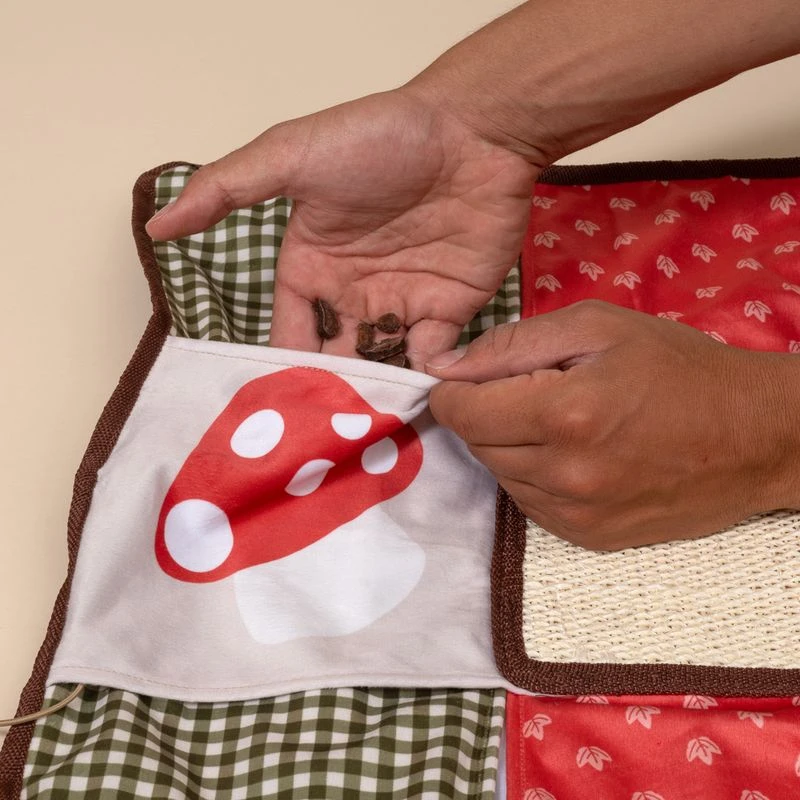 TIAKI Autumn Interactive Play Mat for Cats 1 Mat TIAKI Autumn Interactive Play Mat For Cats 1 Mat -Zooplus Store 586399 tiaki cat autumn interactive mat fg 1900 6